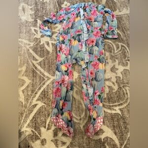 Bums and Roses 9-12m footie pajamas